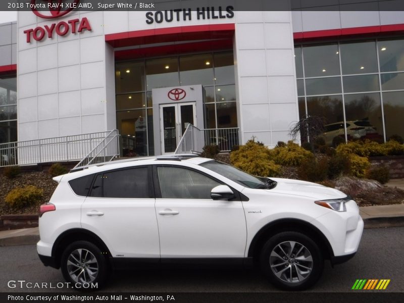 Super White / Black 2018 Toyota RAV4 XLE AWD