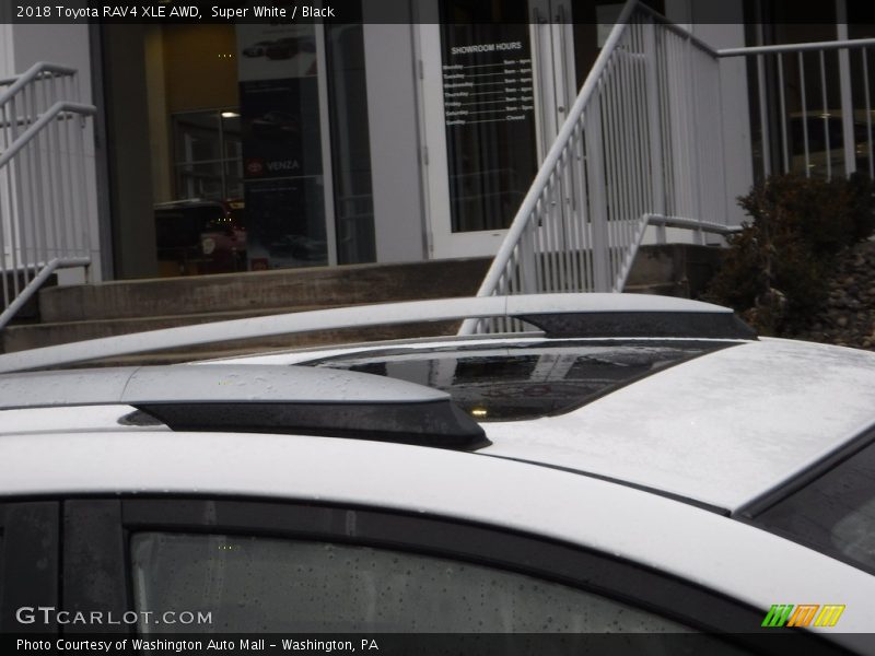 Super White / Black 2018 Toyota RAV4 XLE AWD