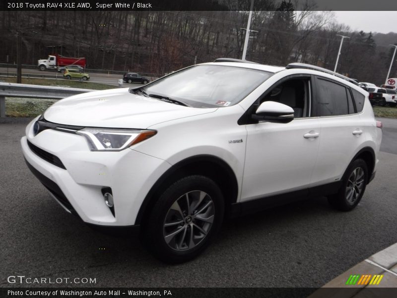 Super White / Black 2018 Toyota RAV4 XLE AWD