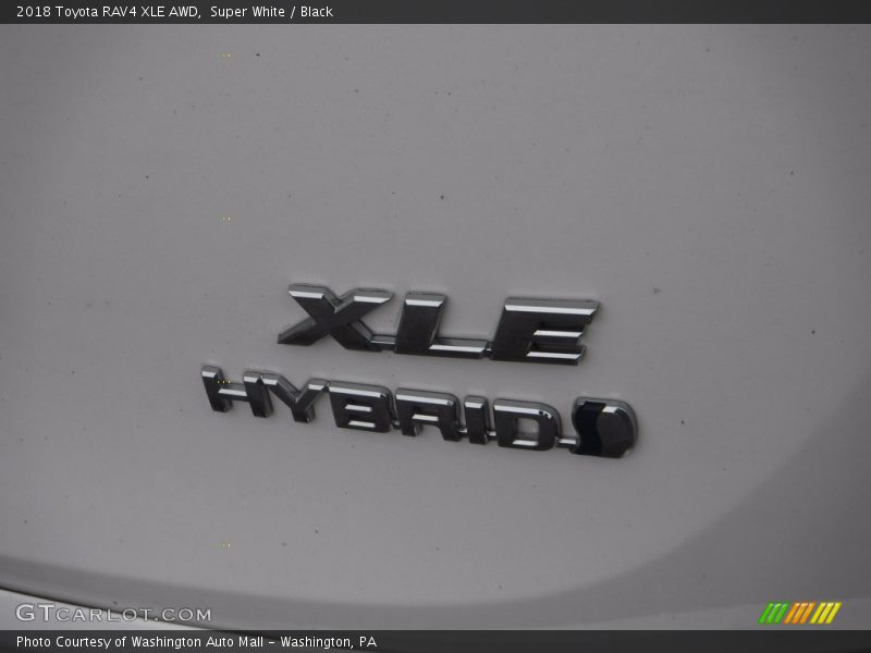 Super White / Black 2018 Toyota RAV4 XLE AWD