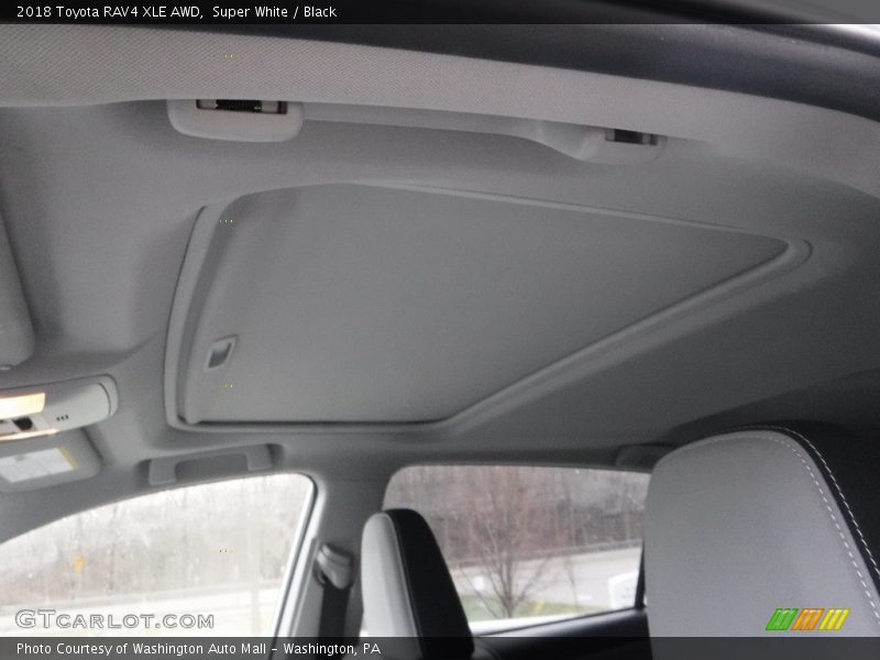 Super White / Black 2018 Toyota RAV4 XLE AWD