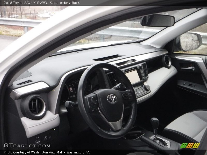 Super White / Black 2018 Toyota RAV4 XLE AWD
