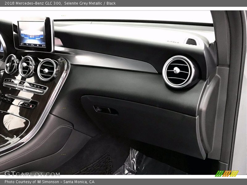 Selenite Grey Metallic / Black 2018 Mercedes-Benz GLC 300