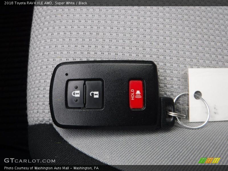 Super White / Black 2018 Toyota RAV4 XLE AWD