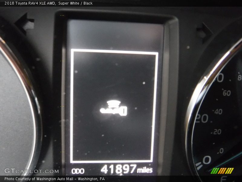 Super White / Black 2018 Toyota RAV4 XLE AWD