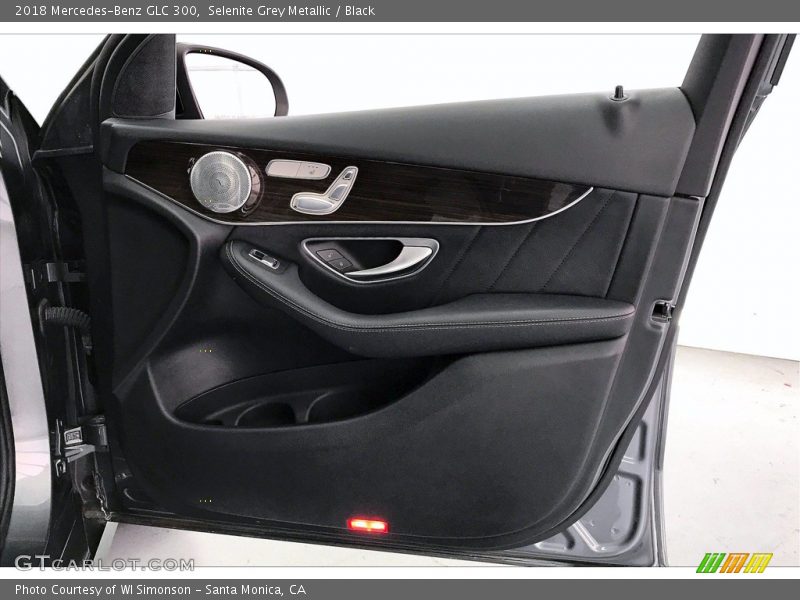 Selenite Grey Metallic / Black 2018 Mercedes-Benz GLC 300