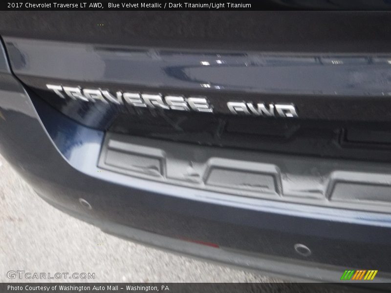 Blue Velvet Metallic / Dark Titanium/Light Titanium 2017 Chevrolet Traverse LT AWD