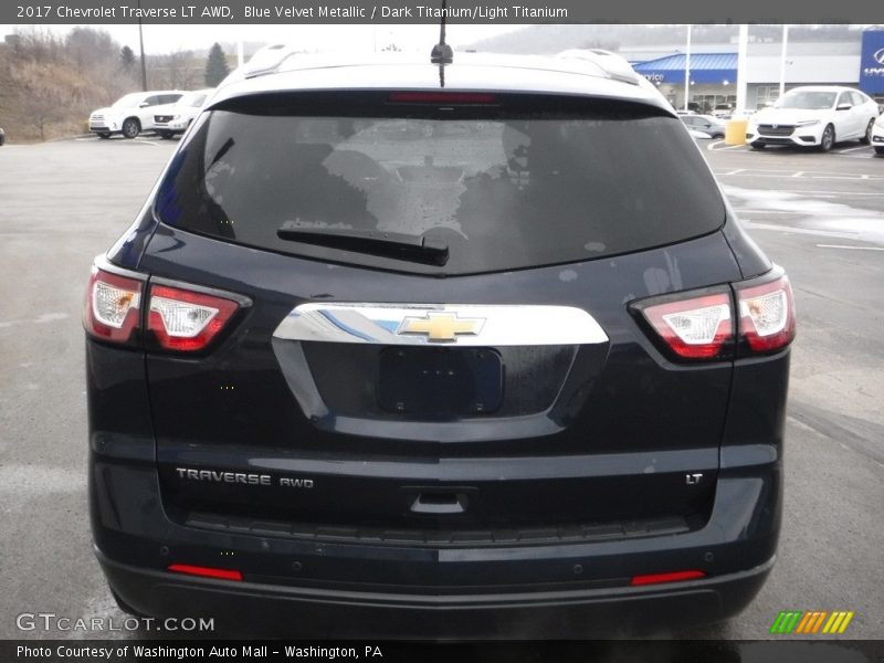 Blue Velvet Metallic / Dark Titanium/Light Titanium 2017 Chevrolet Traverse LT AWD