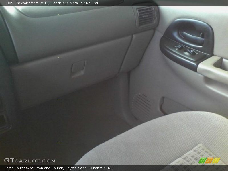Sandstone Metallic / Neutral 2005 Chevrolet Venture LS