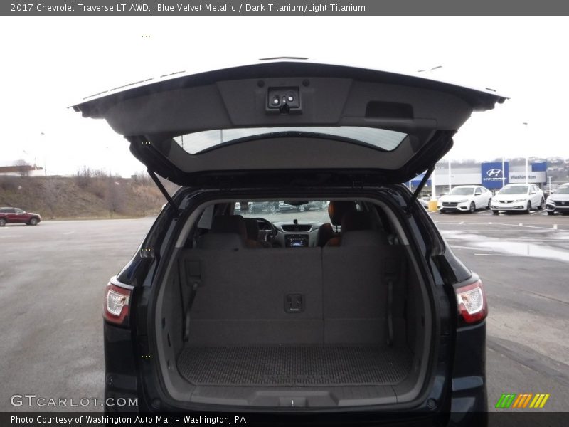 Blue Velvet Metallic / Dark Titanium/Light Titanium 2017 Chevrolet Traverse LT AWD