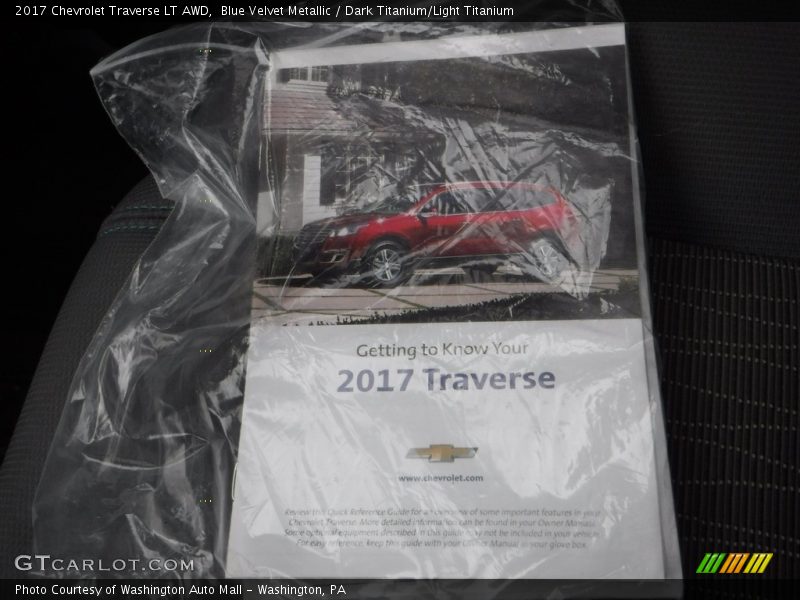 Blue Velvet Metallic / Dark Titanium/Light Titanium 2017 Chevrolet Traverse LT AWD