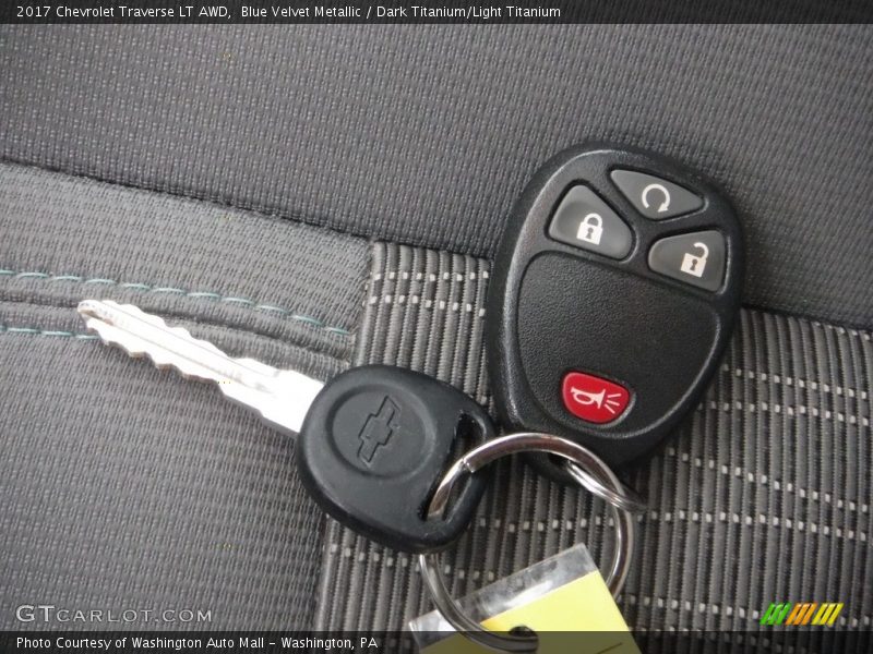 Blue Velvet Metallic / Dark Titanium/Light Titanium 2017 Chevrolet Traverse LT AWD