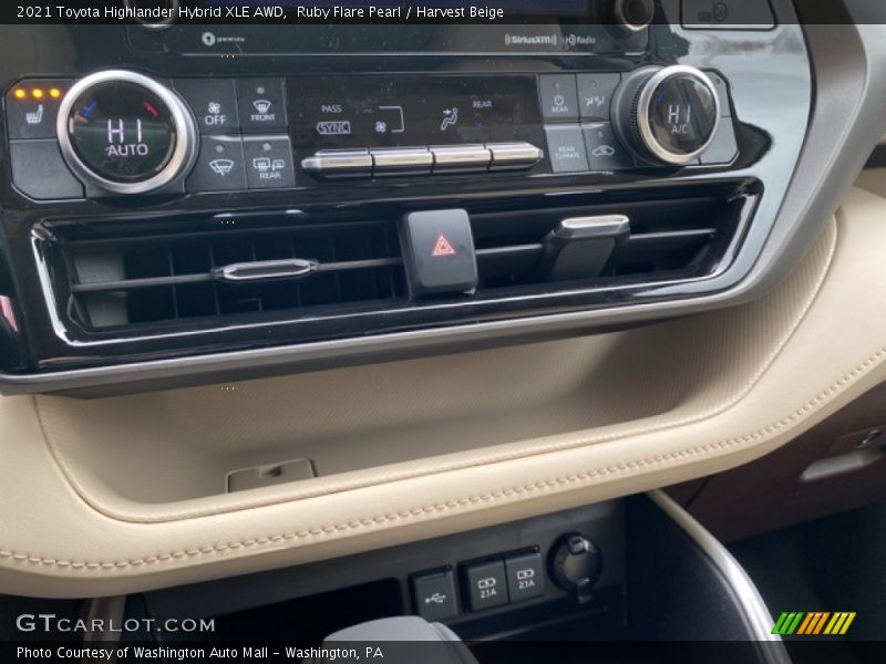 Ruby Flare Pearl / Harvest Beige 2021 Toyota Highlander Hybrid XLE AWD