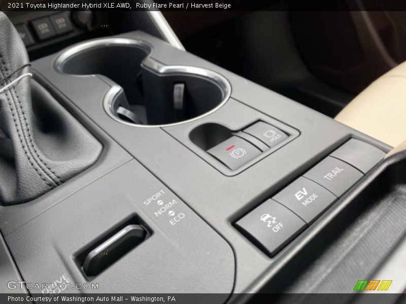 Ruby Flare Pearl / Harvest Beige 2021 Toyota Highlander Hybrid XLE AWD