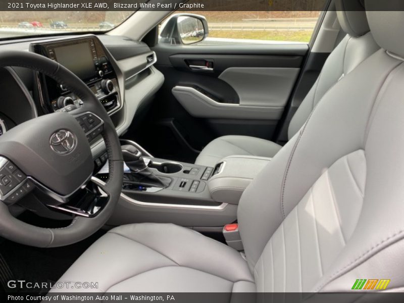 Blizzard White Pearl / Graphite 2021 Toyota Highlander XLE AWD