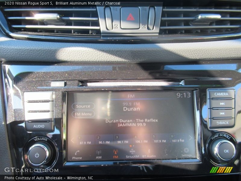 Brilliant Aluminum Metallic / Charcoal 2020 Nissan Rogue Sport S