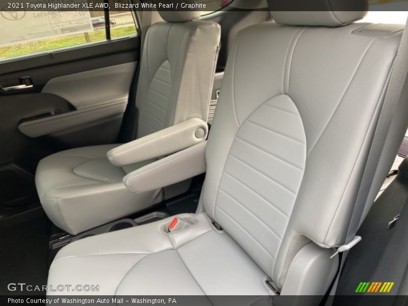 Blizzard White Pearl / Graphite 2021 Toyota Highlander XLE AWD