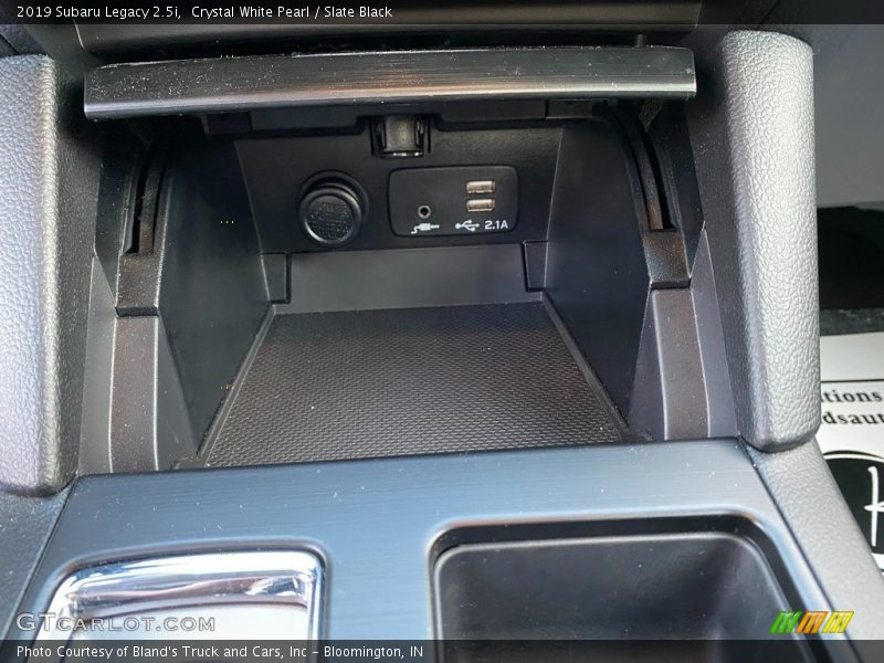 Crystal White Pearl / Slate Black 2019 Subaru Legacy 2.5i