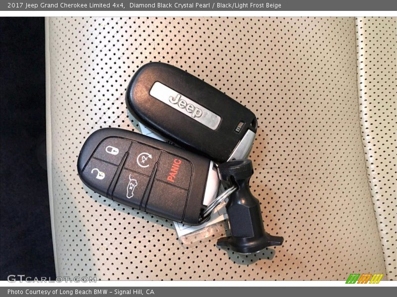 Diamond Black Crystal Pearl / Black/Light Frost Beige 2017 Jeep Grand Cherokee Limited 4x4