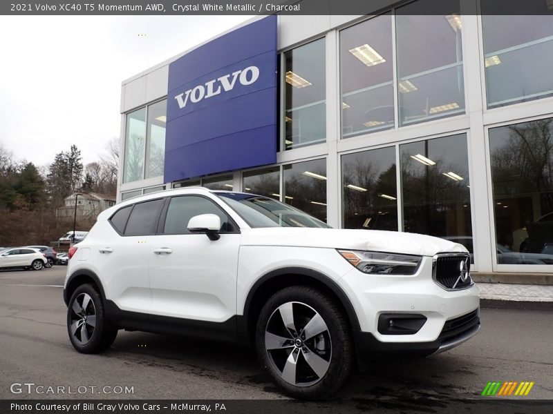 Front 3/4 View of 2021 XC40 T5 Momentum AWD