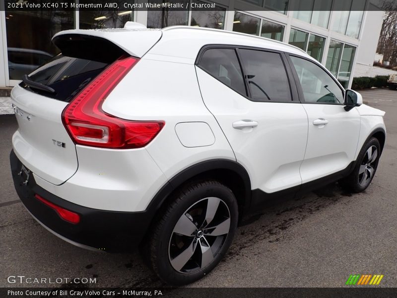 Crystal White Metallic / Charcoal 2021 Volvo XC40 T5 Momentum AWD