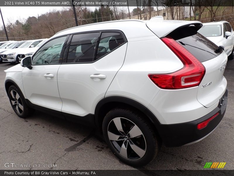 Crystal White Metallic / Charcoal 2021 Volvo XC40 T5 Momentum AWD
