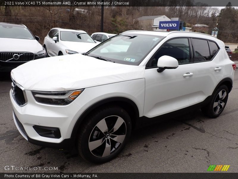 Crystal White Metallic / Charcoal 2021 Volvo XC40 T5 Momentum AWD