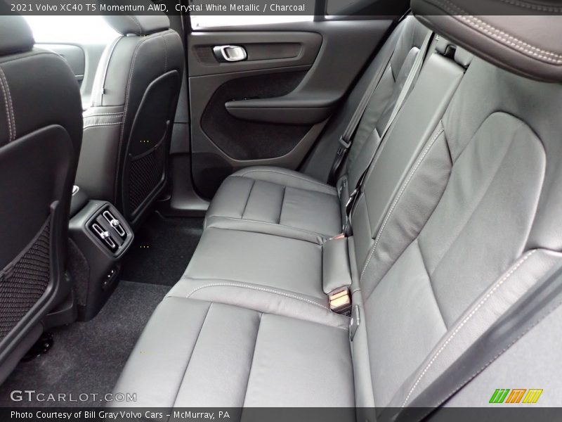 Crystal White Metallic / Charcoal 2021 Volvo XC40 T5 Momentum AWD