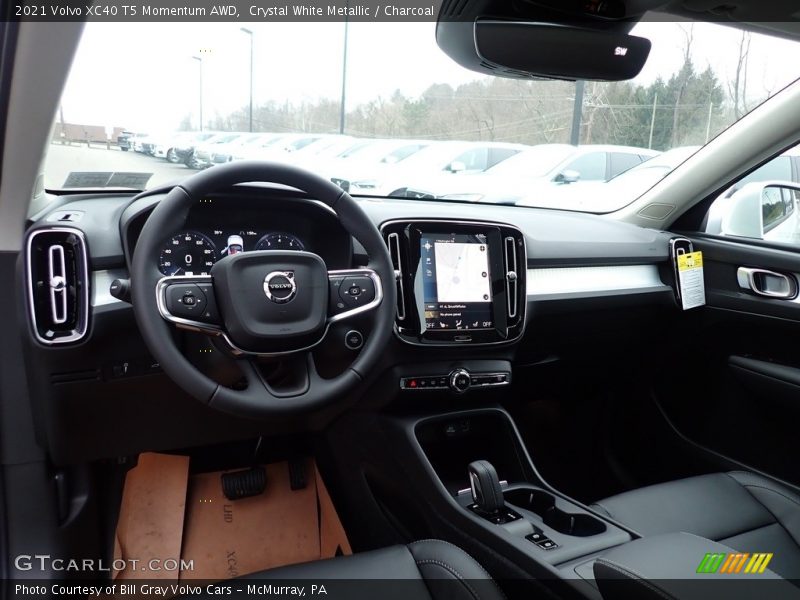 Crystal White Metallic / Charcoal 2021 Volvo XC40 T5 Momentum AWD