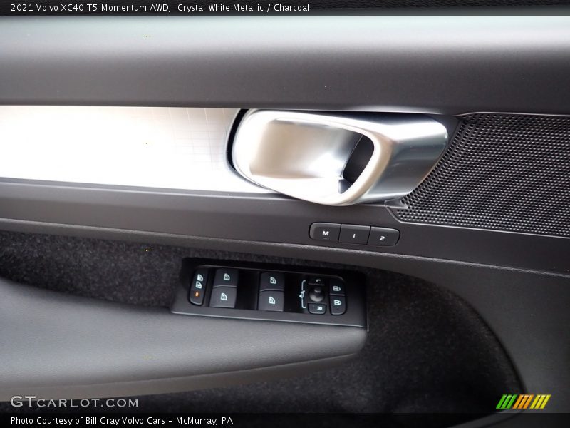 Crystal White Metallic / Charcoal 2021 Volvo XC40 T5 Momentum AWD