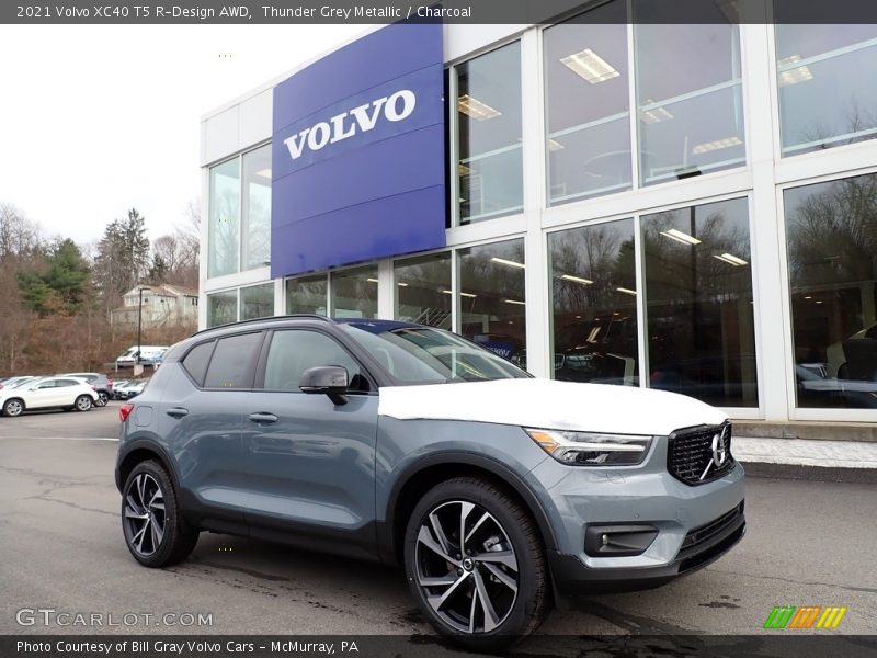 Front 3/4 View of 2021 XC40 T5 R-Design AWD
