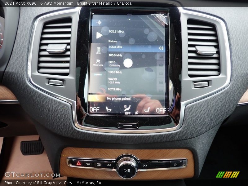Bright Silver Metallic / Charcoal 2021 Volvo XC90 T6 AWD Momentum