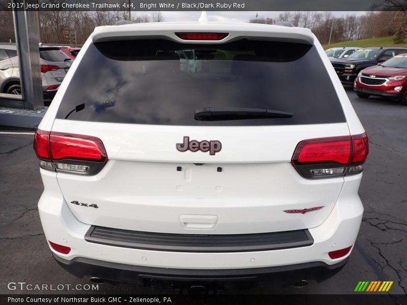 Bright White / Black/Dark Ruby Red 2017 Jeep Grand Cherokee Trailhawk 4x4