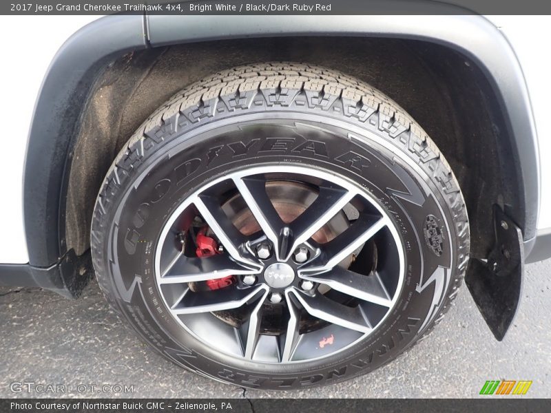 Bright White / Black/Dark Ruby Red 2017 Jeep Grand Cherokee Trailhawk 4x4