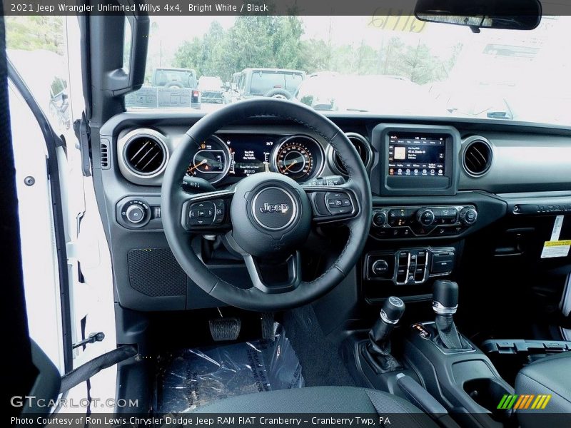 Bright White / Black 2021 Jeep Wrangler Unlimited Willys 4x4