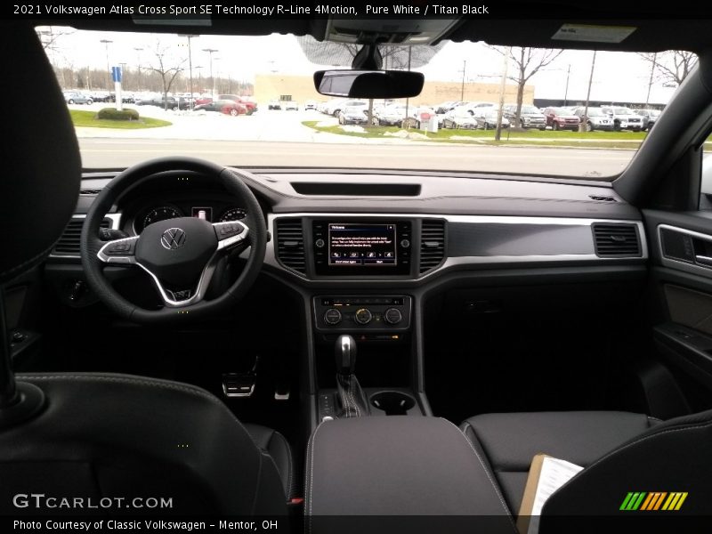 Pure White / Titan Black 2021 Volkswagen Atlas Cross Sport SE Technology R-Line 4Motion
