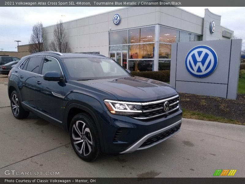 Front 3/4 View of 2021 Atlas Cross Sport SEL 4Motion