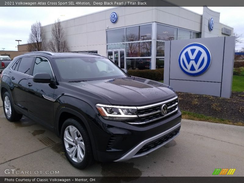 Deep Black Pearl / Titan Black 2021 Volkswagen Atlas Cross Sport SEL 4Motion
