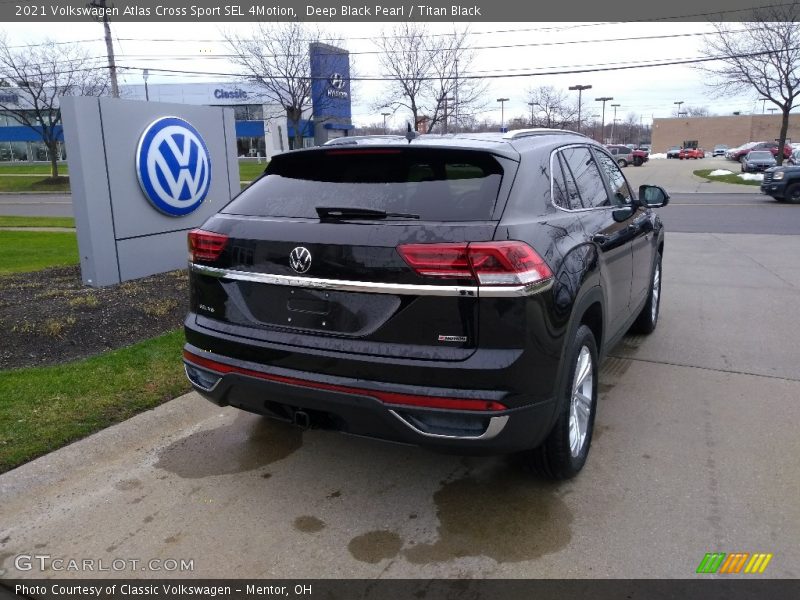 Deep Black Pearl / Titan Black 2021 Volkswagen Atlas Cross Sport SEL 4Motion