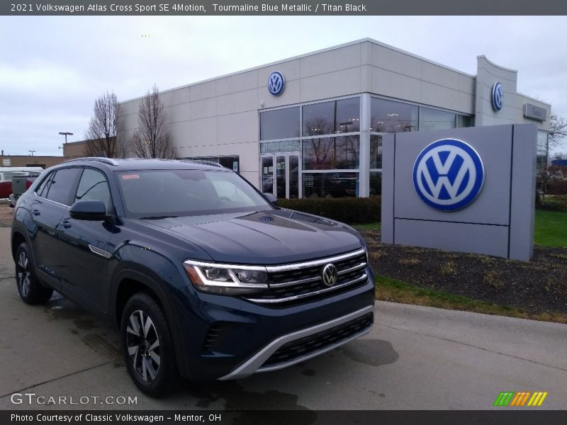 Front 3/4 View of 2021 Atlas Cross Sport SE 4Motion