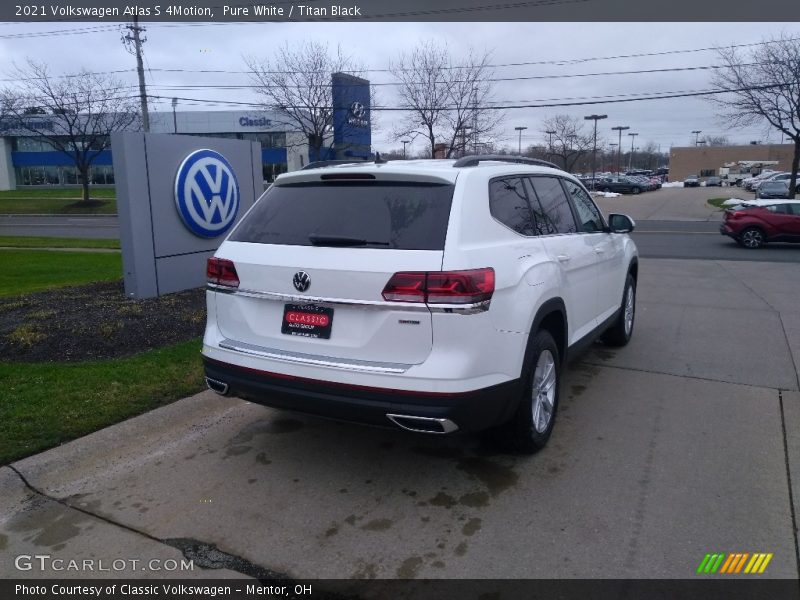 Pure White / Titan Black 2021 Volkswagen Atlas S 4Motion