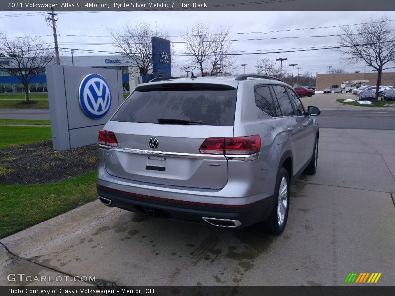 Pyrite Silver Metallic / Titan Black 2021 Volkswagen Atlas SE 4Motion