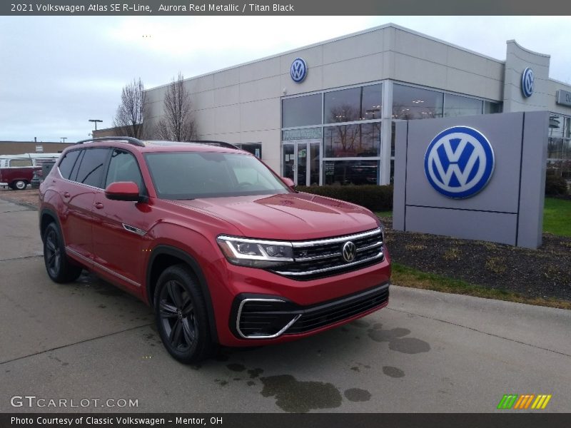 Front 3/4 View of 2021 Atlas SE R-Line