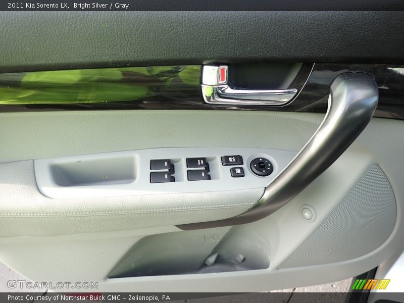 Bright Silver / Gray 2011 Kia Sorento LX