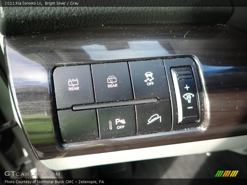 Bright Silver / Gray 2011 Kia Sorento LX