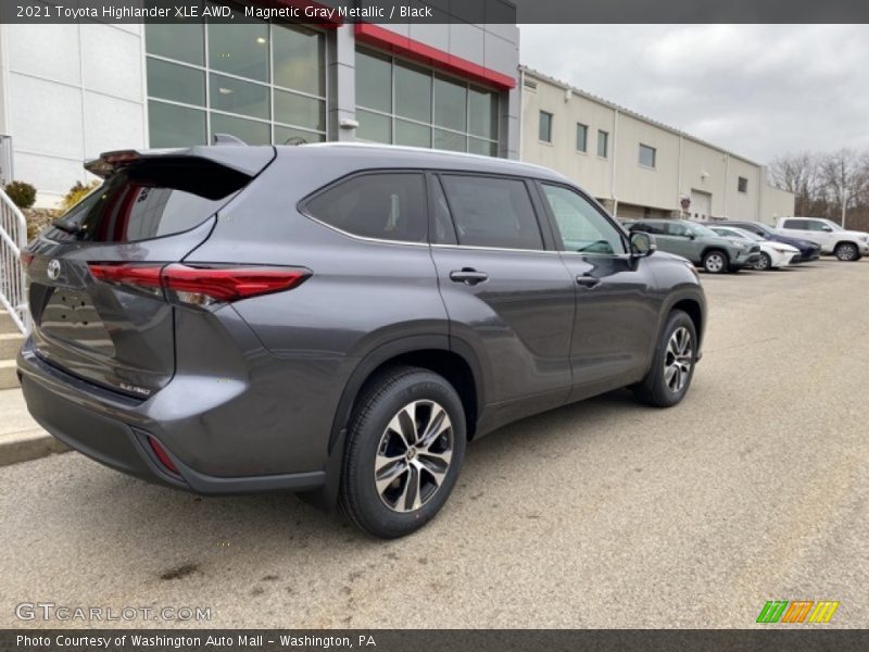 Magnetic Gray Metallic / Black 2021 Toyota Highlander XLE AWD