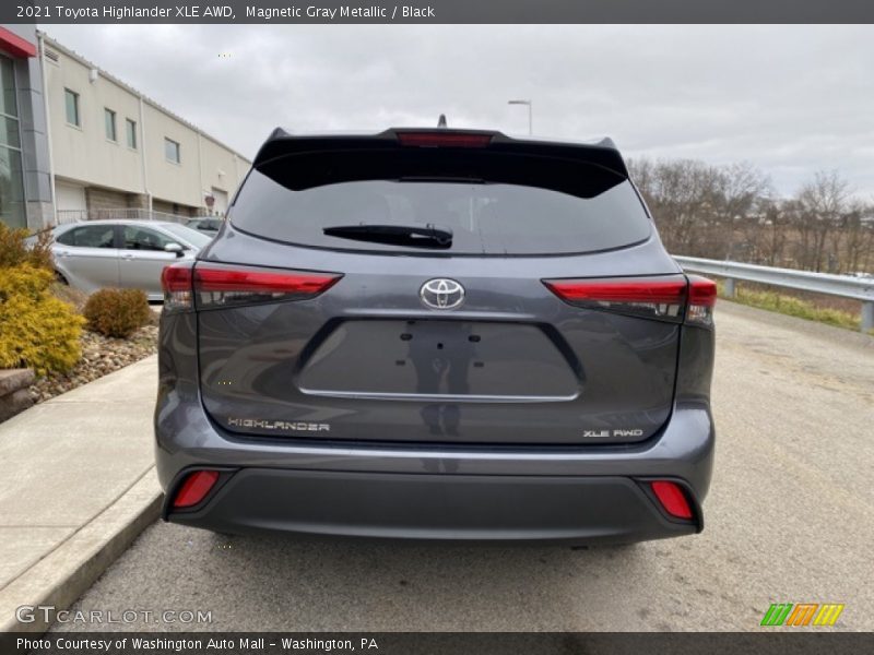 Magnetic Gray Metallic / Black 2021 Toyota Highlander XLE AWD