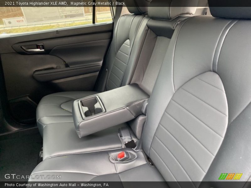 Magnetic Gray Metallic / Black 2021 Toyota Highlander XLE AWD
