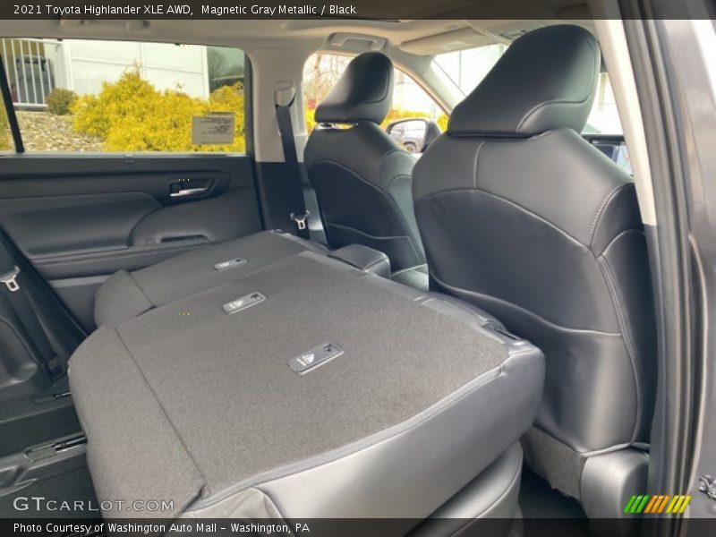 Magnetic Gray Metallic / Black 2021 Toyota Highlander XLE AWD