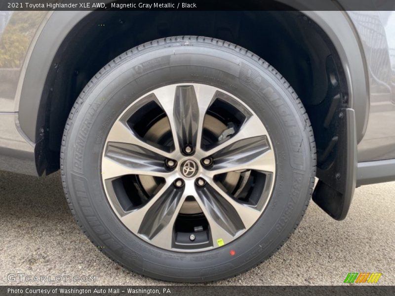 Magnetic Gray Metallic / Black 2021 Toyota Highlander XLE AWD